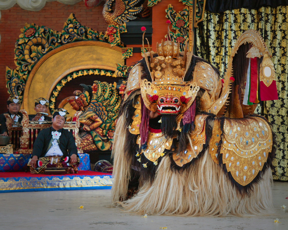 Pertunjukan Tari Barong Ket Garuda Wisnu Kencana Bali