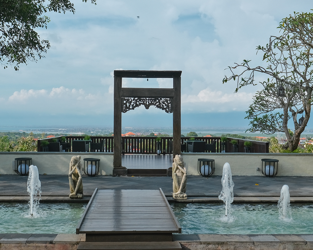 Panoramic Sky Deck di Jendela Bali Restaurant tahun 2023