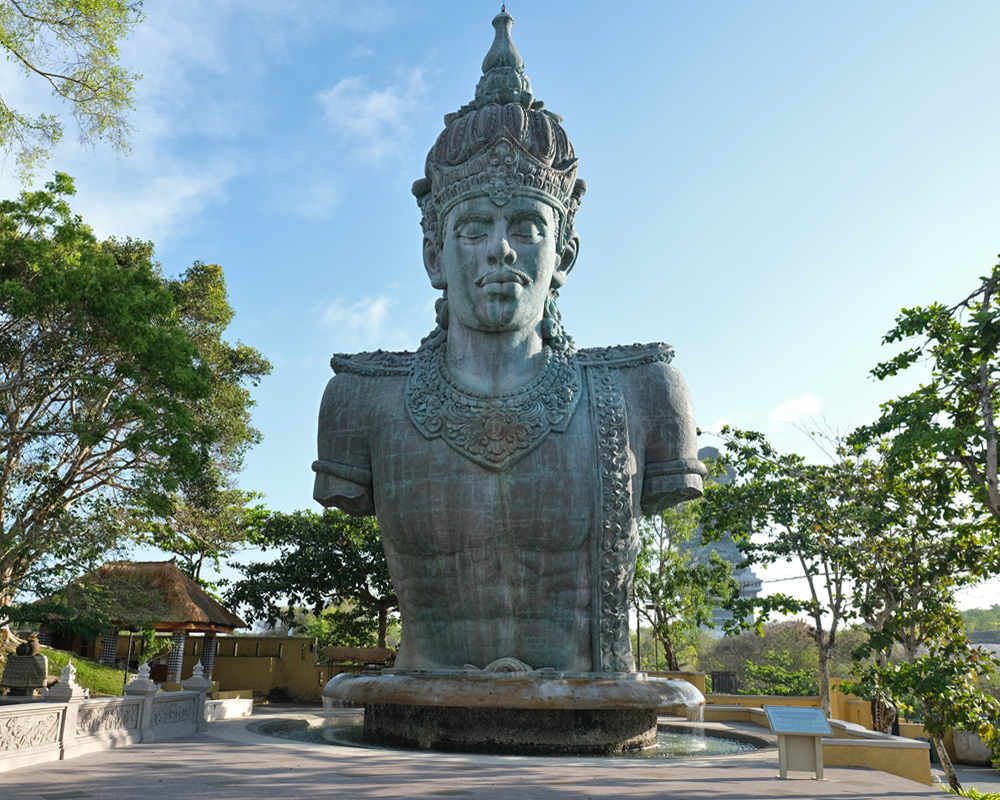 Patung Dewa Wisnu di Plaza Wisnu, GWK Cultural Park