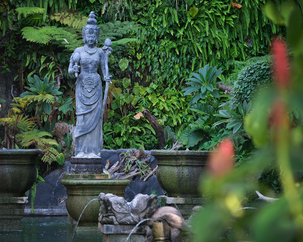 Patung Dewi Laksmi di Plaza Kura-Kura, GWK Cultural Park