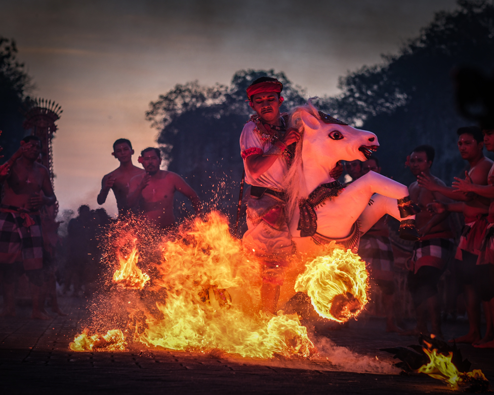 Tari Kecak Garuda Wisnu Kencana