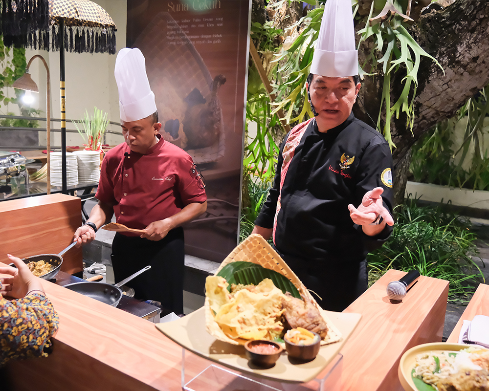 Chef Thony Chef Vindex Live Cooking di Press Conferences Jendela Bali Restaurant