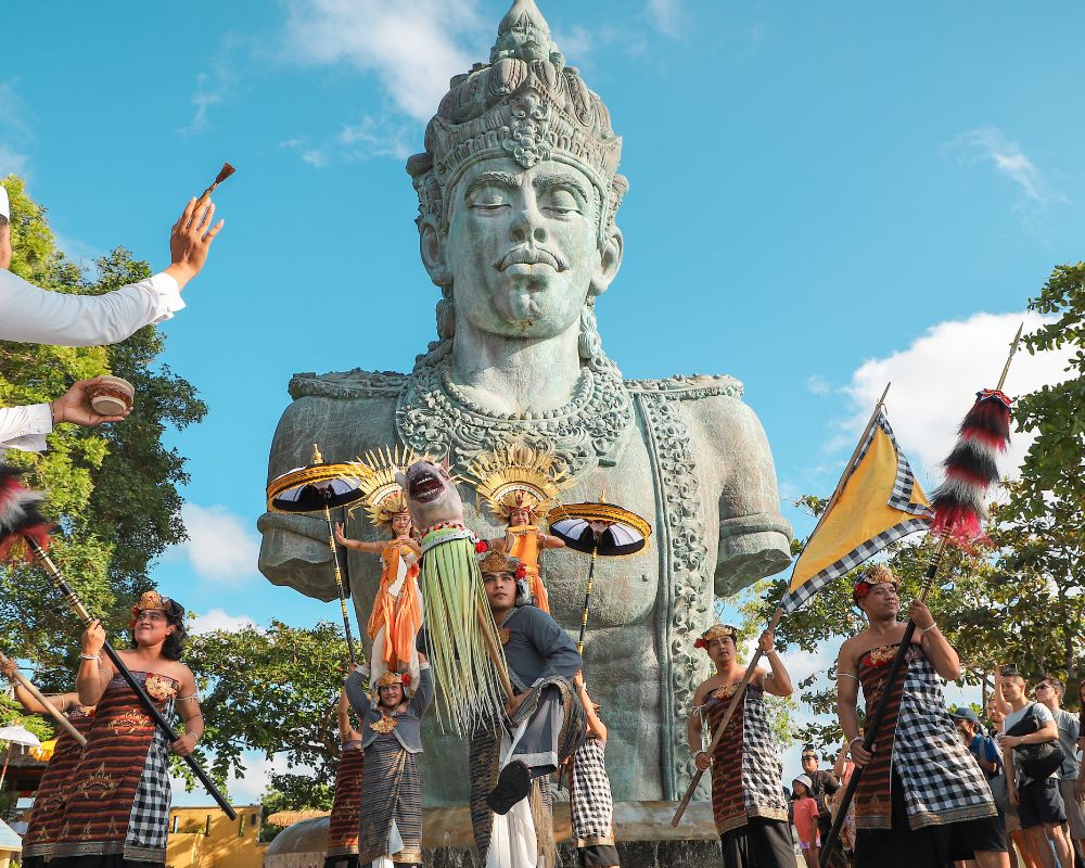 Parade Budaya Bali di Garuda Wisnu Kencana Cultural Park