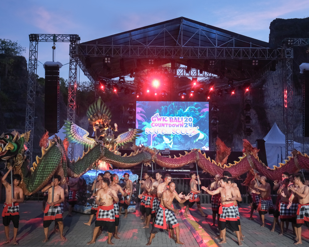 Penampilan Tari Kecak Garuda Wisnu Kencana di Bali Countdown 2024