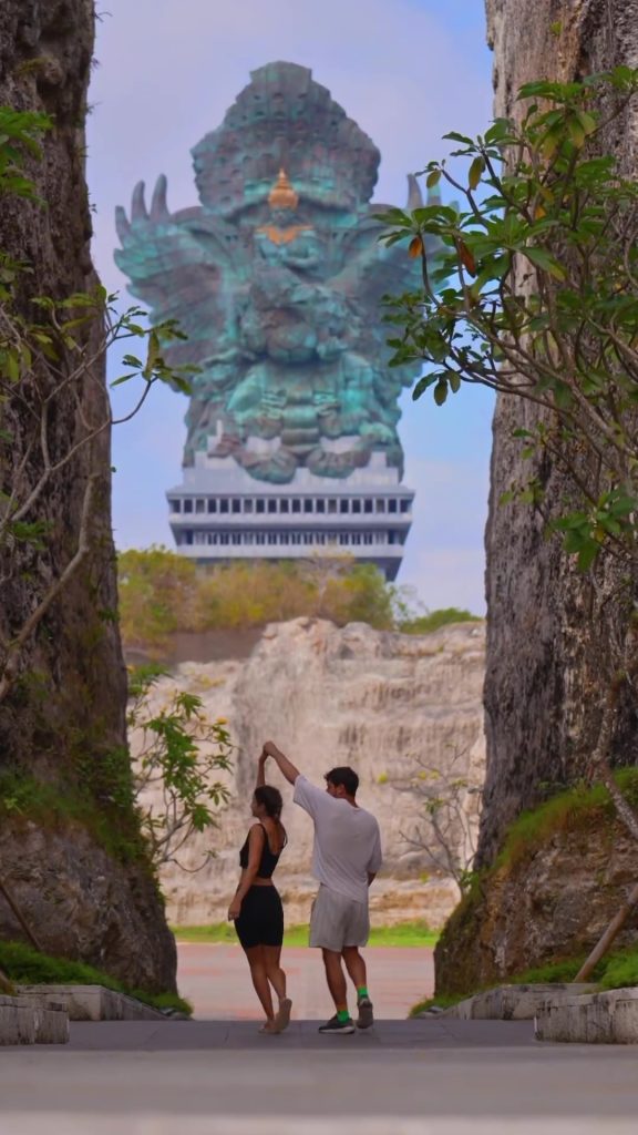 Foto prewedding di Tebing ikonik GWK Bali