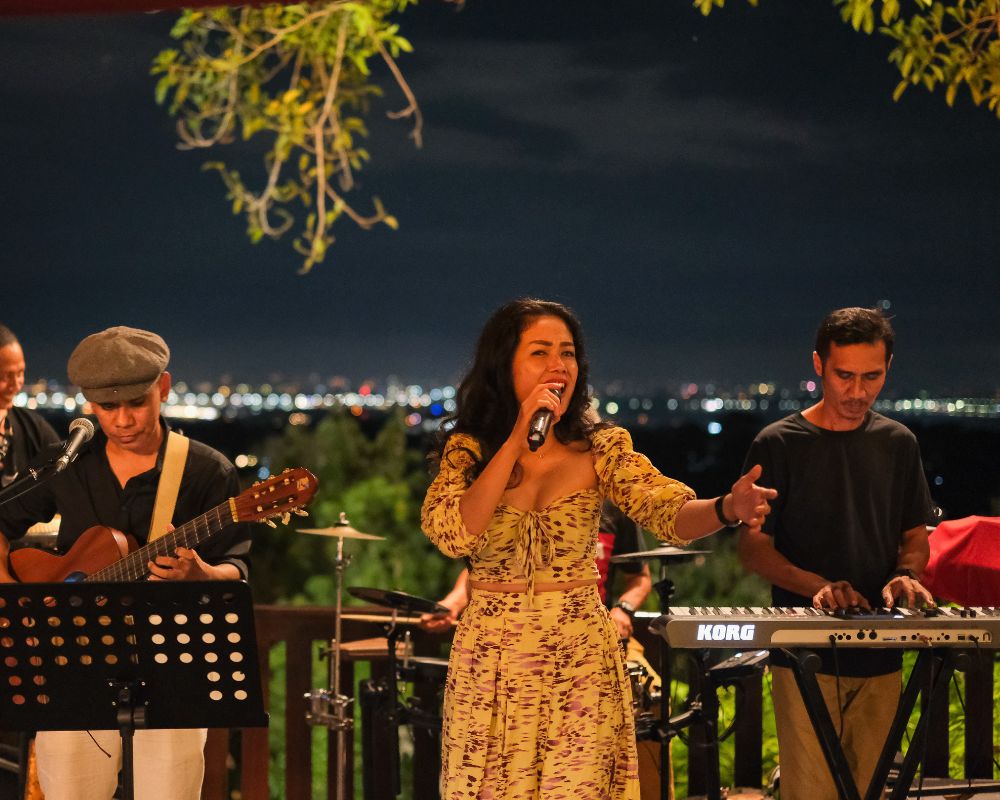 Live music performances at Jendela Bali Restaurant