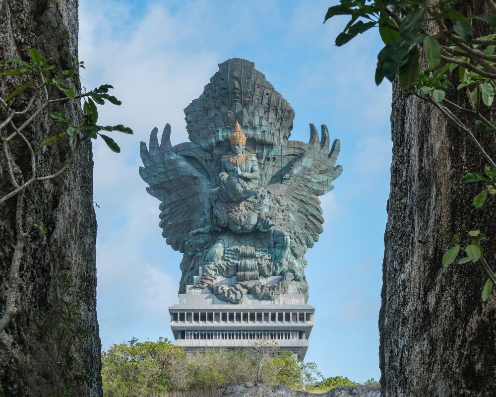 Pembangunan Patung GWK: Bukan Warna Hijau, Ini Warna Asli Kulit Patung GWK!