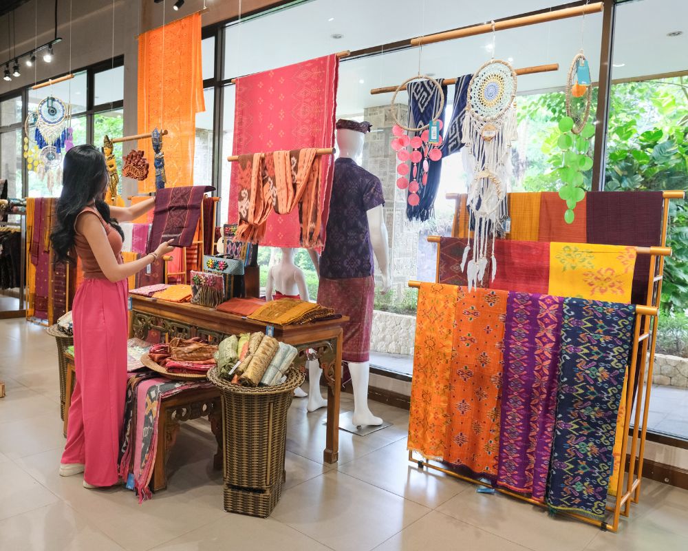 Kain Endek Bali, oleh-oleh khas Bali di Kencana Souvenir yang wajib dipunya