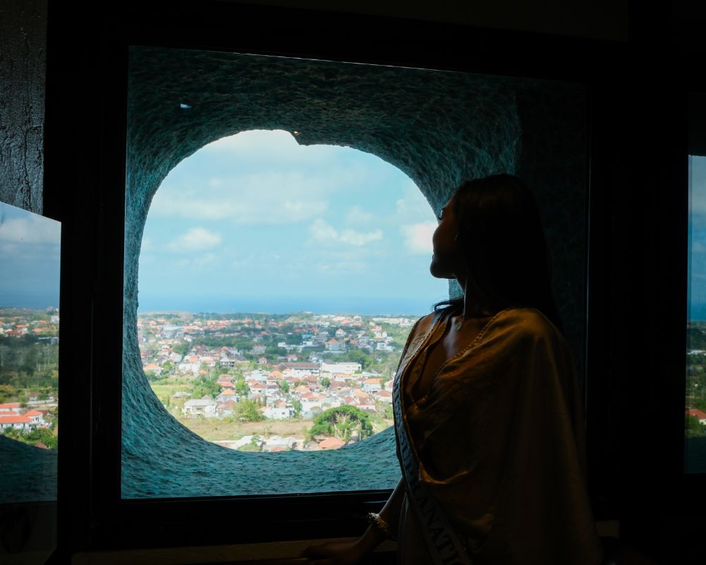 Mengagumi panorama Bali Selatan dari Lantai 23 Patung GWK