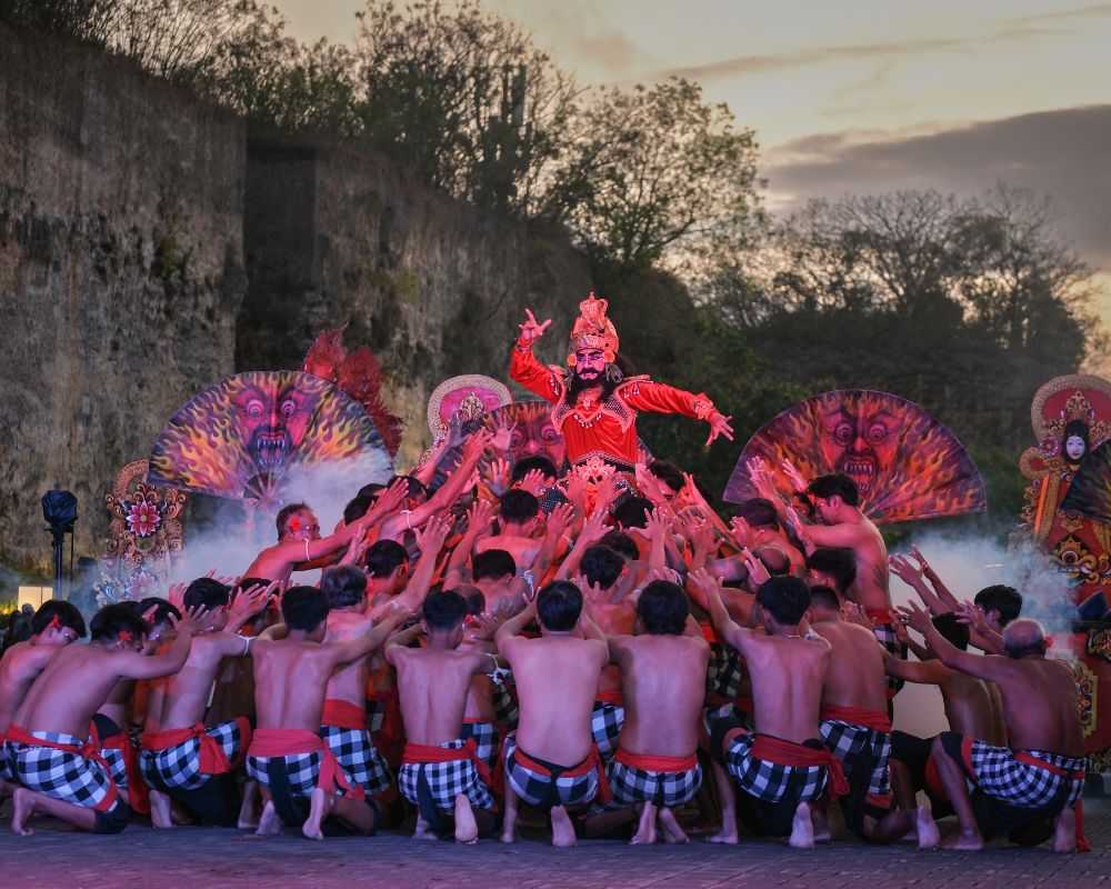 Pertunjukan Kecak GWK di Lotus Pond GWK Bali