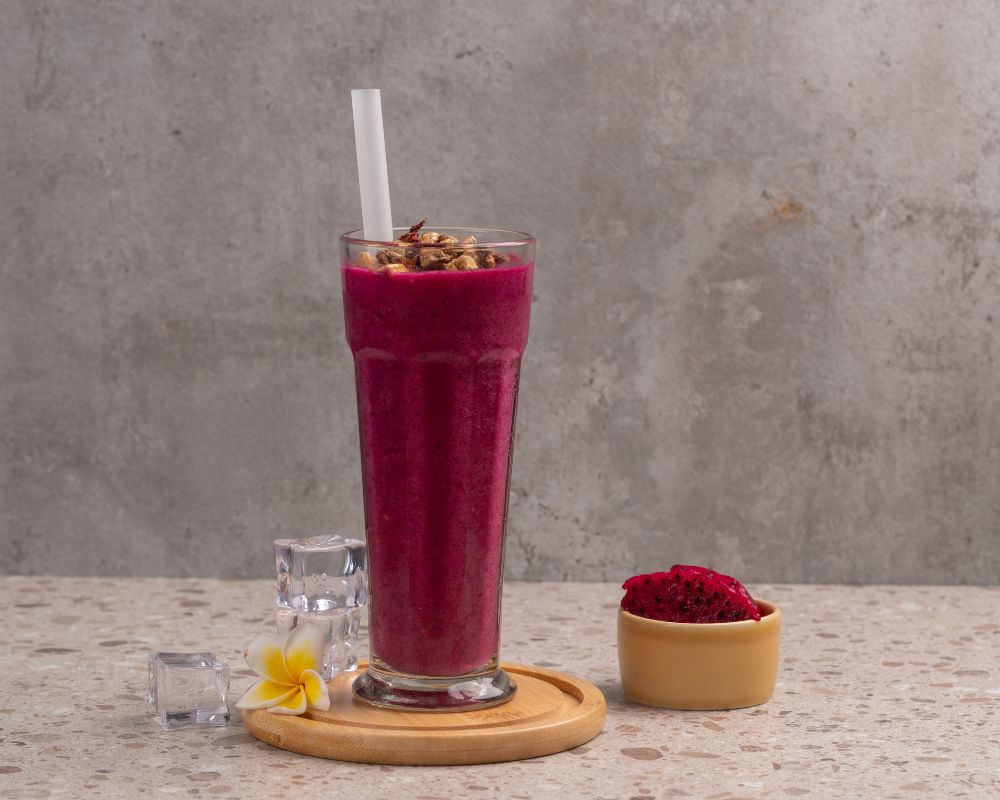 Berry Boost, minuman smoothies ala Jendela Bali yang sangat pas untuk memulai pagi harimu