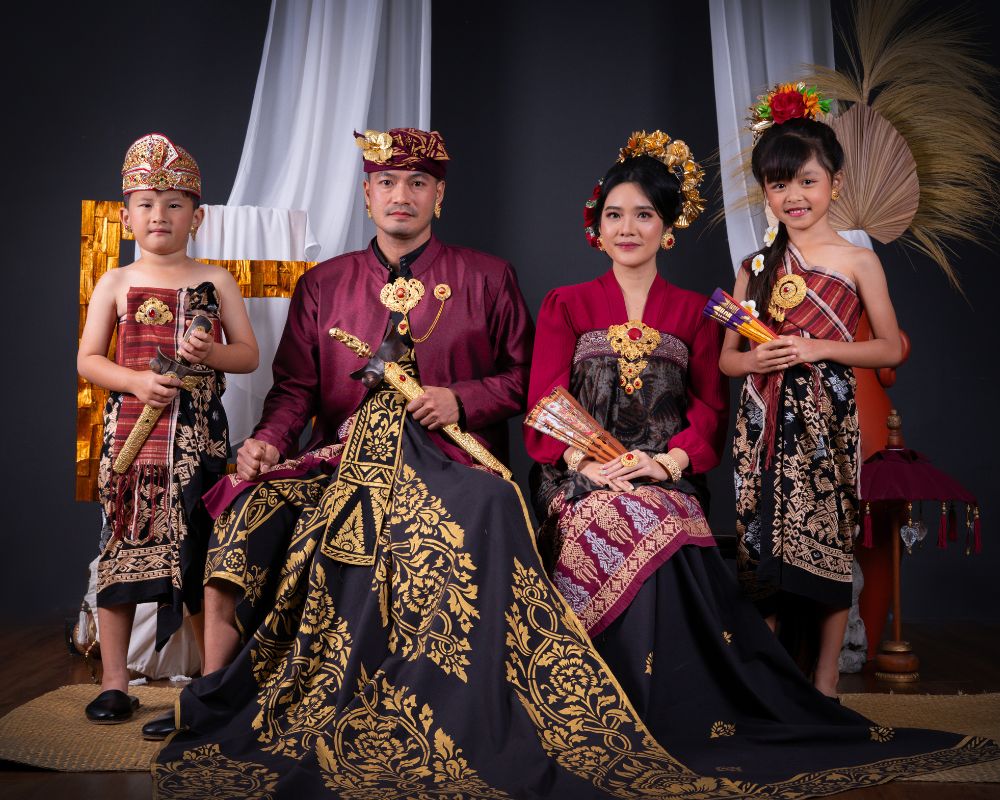 Mengabadikan momen bersama keluarga di Kencana Photo Studio