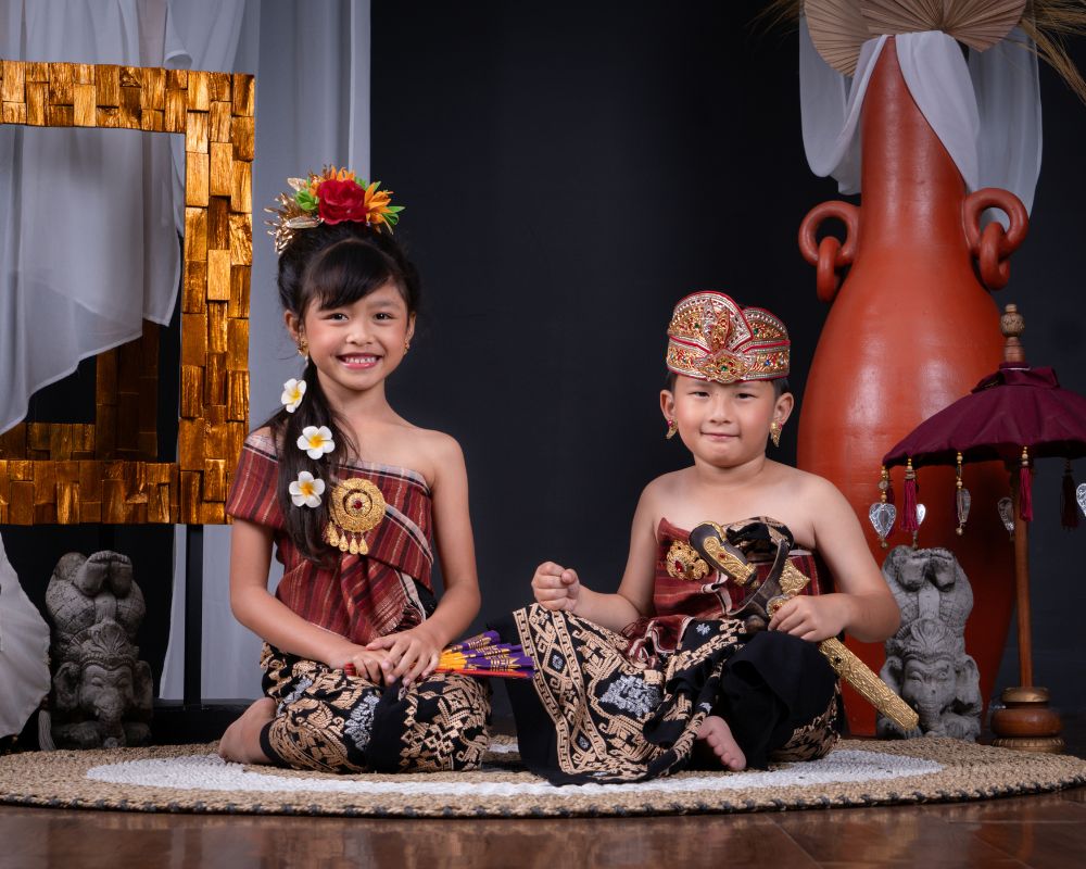 Mengabadikan momen bersama keluarga di Kencana Photo Studio