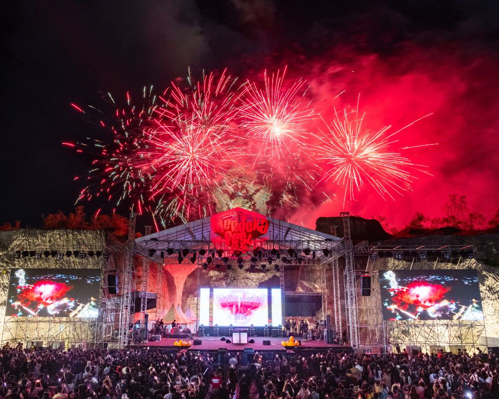 Pesta Kembang Api Spektakuler di Merdeka Fest
