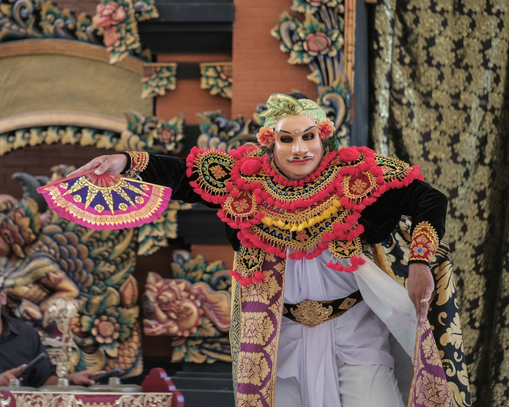 Humorous and Joyful Dance, Topeng Kenyum Manis Dance at GWK Cultural Park