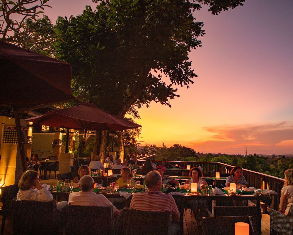 makan malam di bali