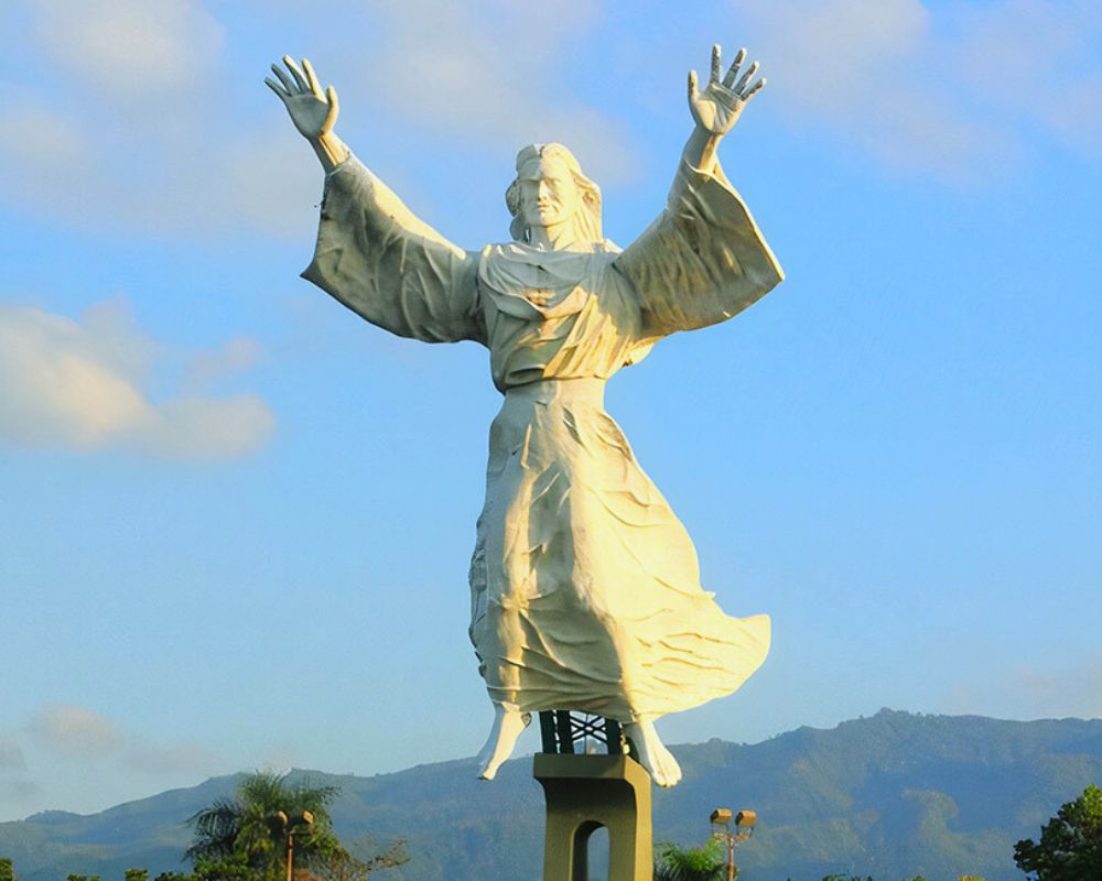 Patung terbesar di indonesia