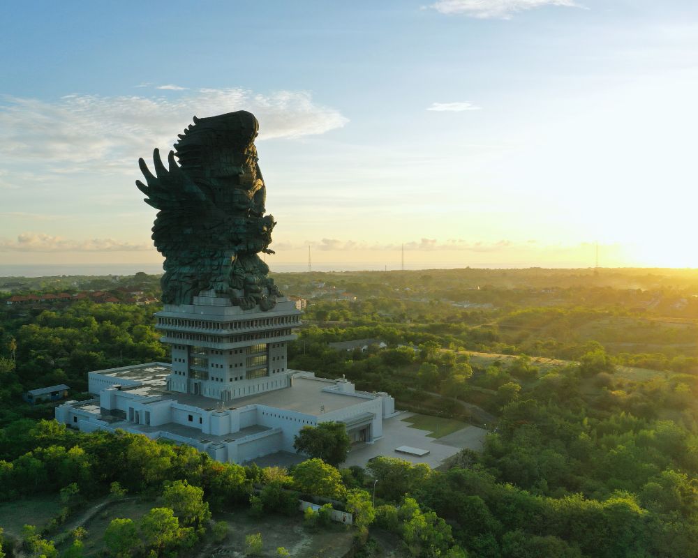 Patung terbesar di indonesia