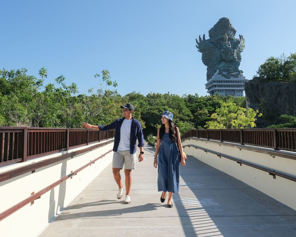 Patung besar di bali