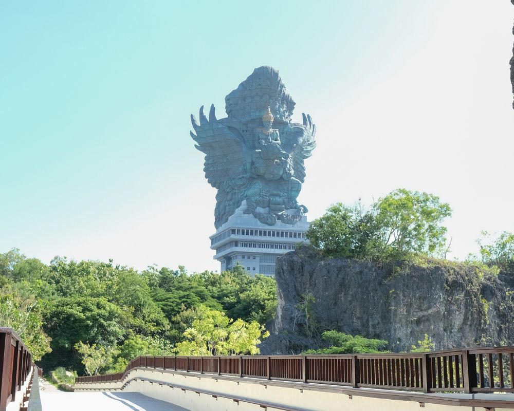 Patung besar di bali