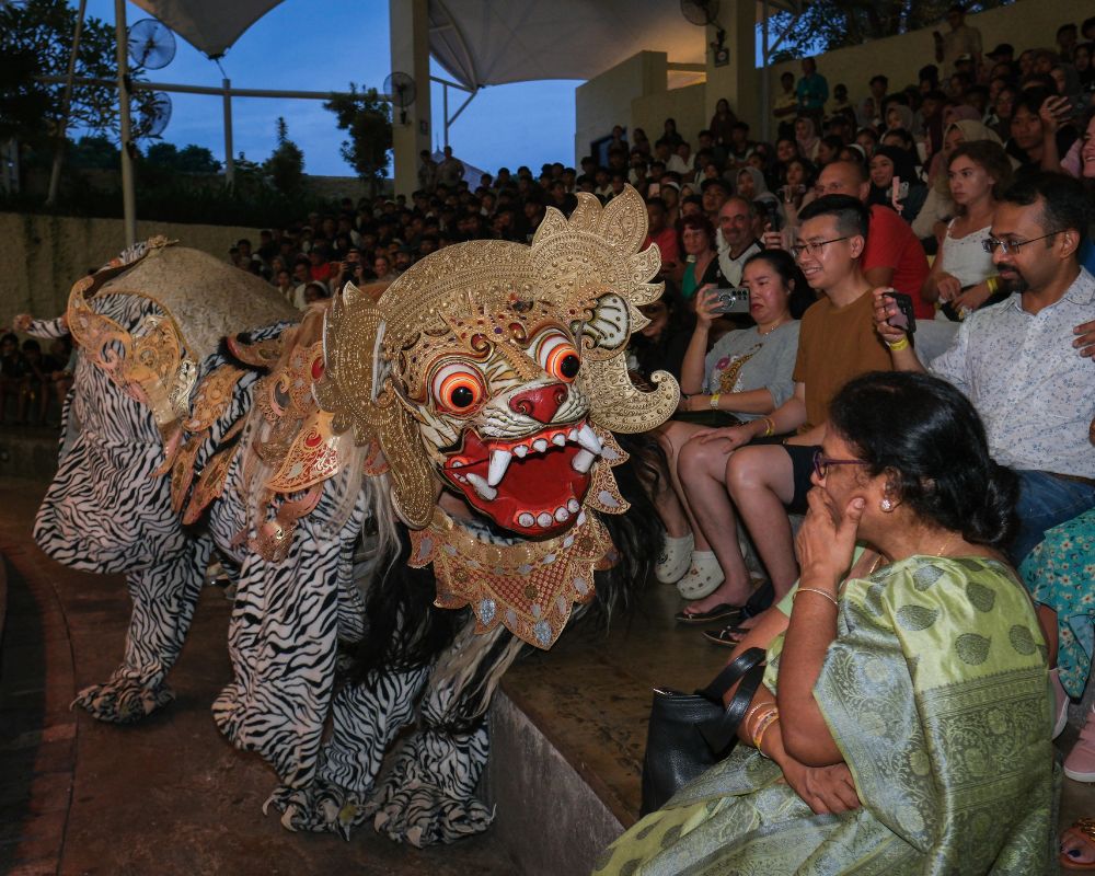 Wisata tari barong bali