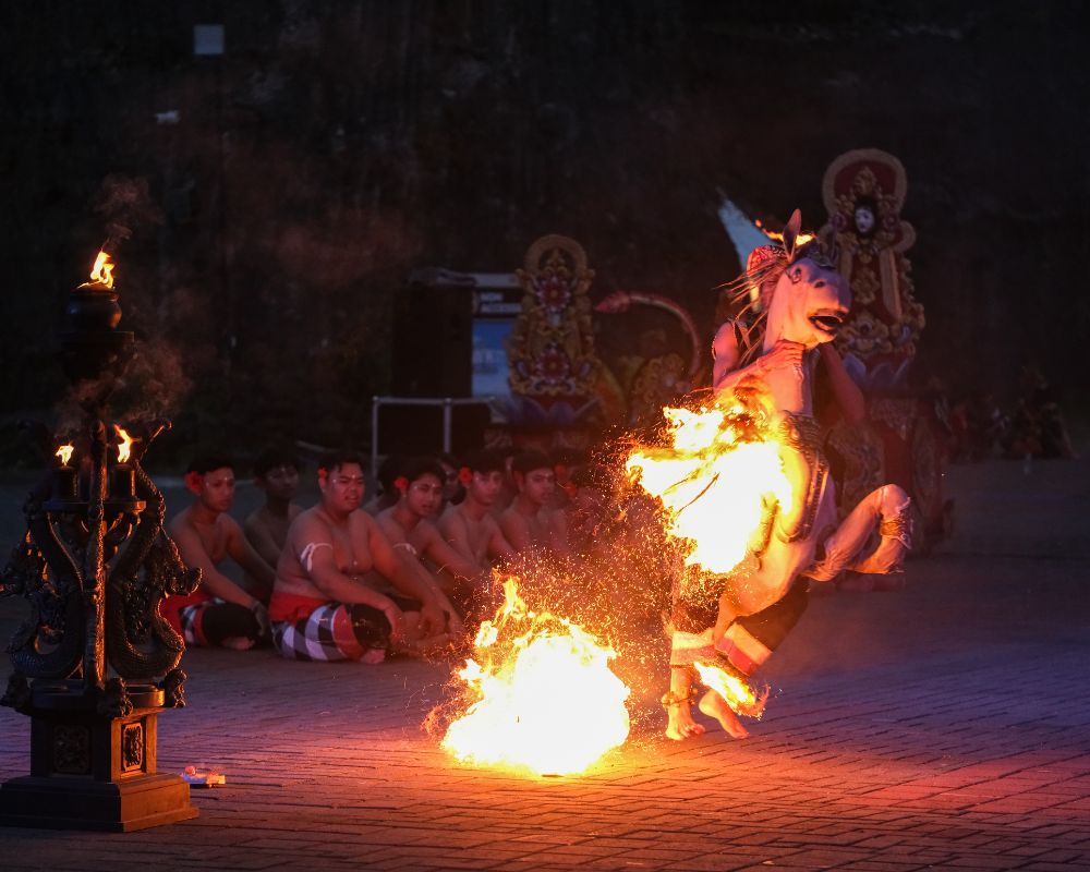 Wisata tari barong bali