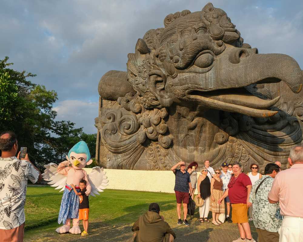 garuda statue