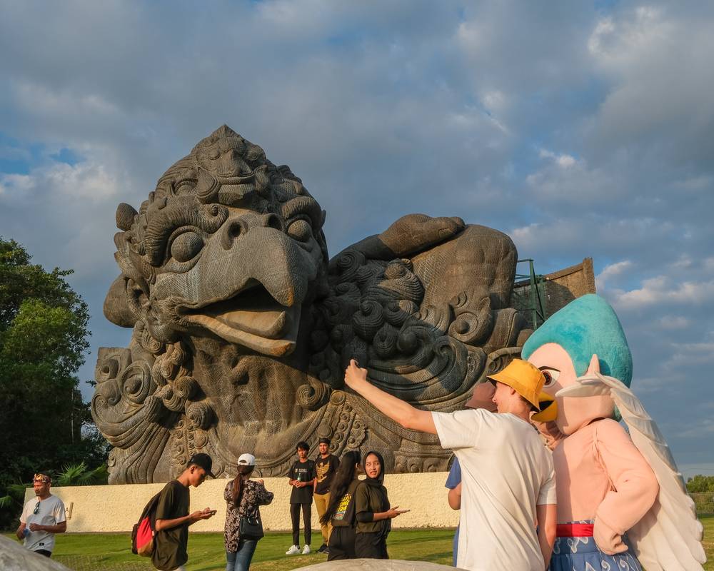 garuda statue
